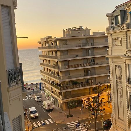 Appartement Les Fleurs Astoria à Menton Extérieur photo