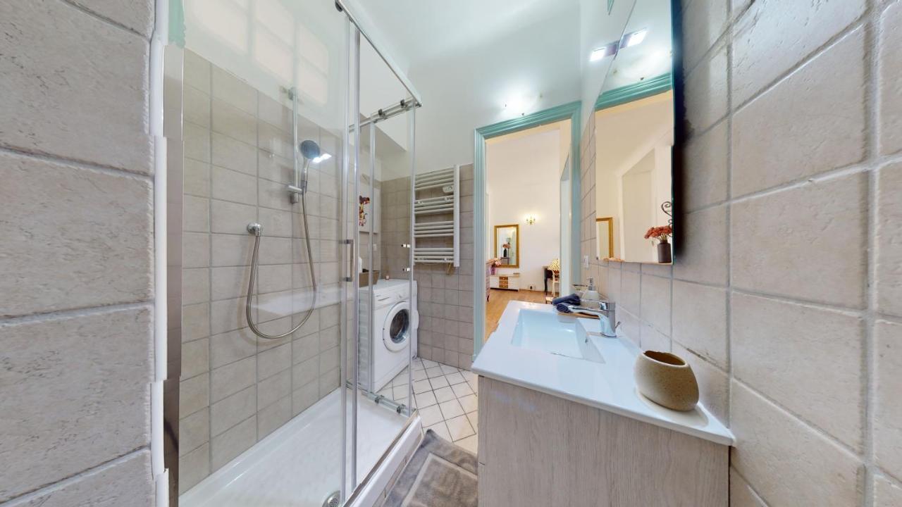 Appartement Les Fleurs Astoria à Menton Extérieur photo