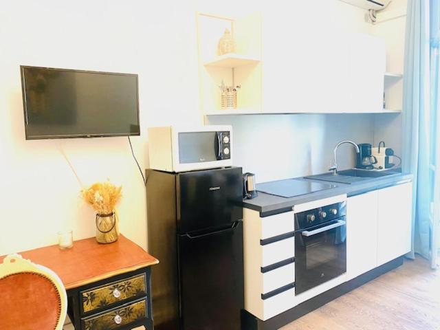 Appartement Les Fleurs Astoria à Menton Extérieur photo