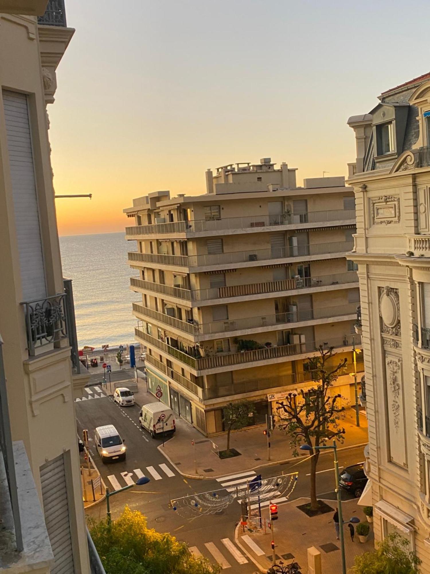 Appartement Les Fleurs Astoria à Menton Extérieur photo