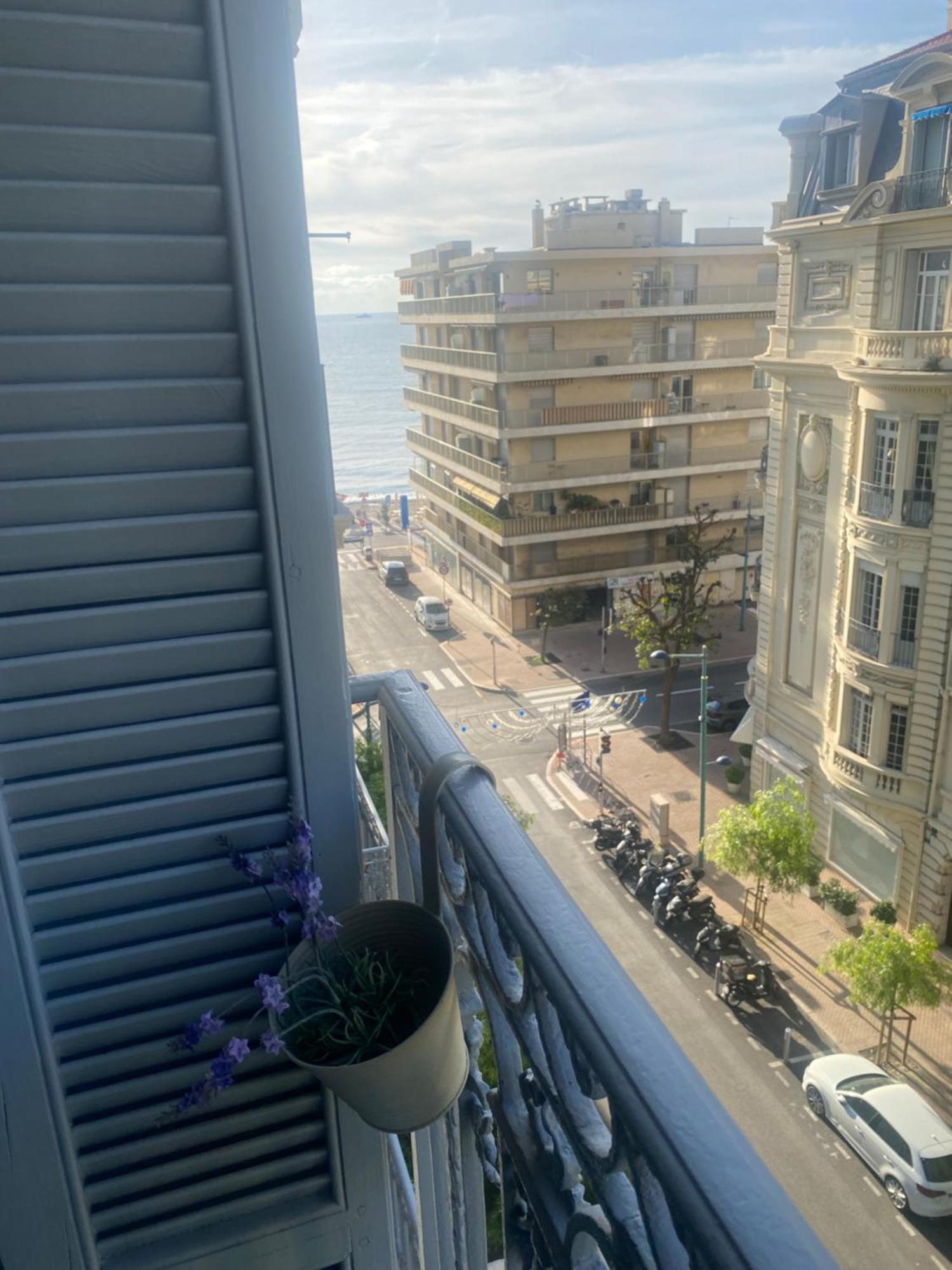 Appartement Les Fleurs Astoria à Menton Extérieur photo
